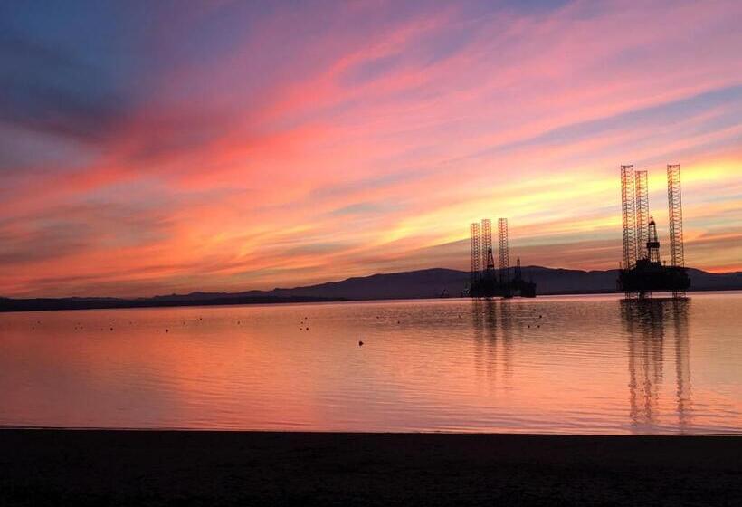 غرفة سوبيريور مطلّة علي البحر, The Royal Hotel Cromarty