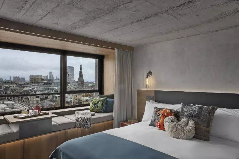 Standard Room King Size Bed, Treehouse Hotel London