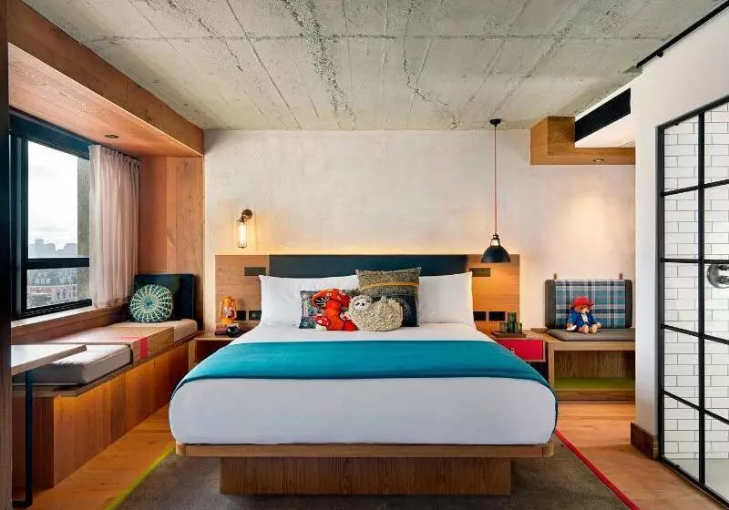 Standard Room King Size Bed, Treehouse Hotel London