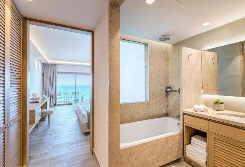 オーシャンビュージュニアスイート, Amada Colossos Resort