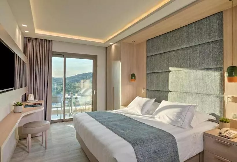 スタンダードトリプルルーム, Amada Colossos Resort