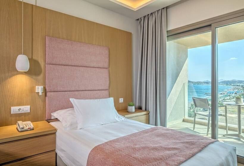 Трехместный Номер Стандарт Боковой Вид на Море, Amada Colossos Resort