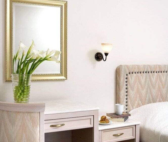 חדר משפחתי, Amarilia