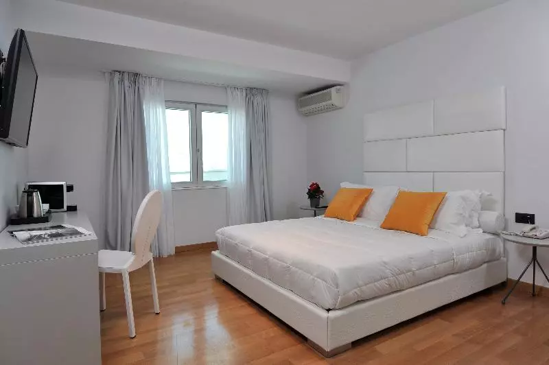 Quarto standard, Athenaeum Grand