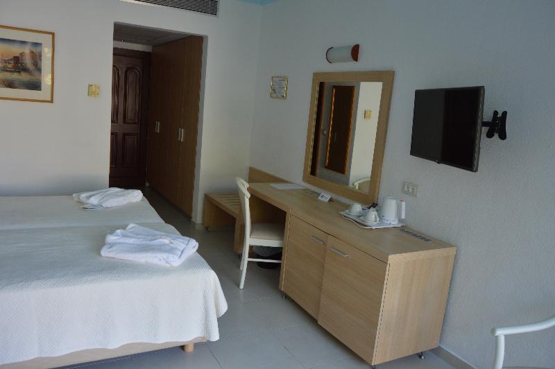 بنجلو قياسى مطلّ علي الحديقة, Blue Horizon