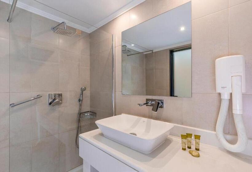 بنجلو قياسى مطلّ علي الحديقة, Blue Horizon