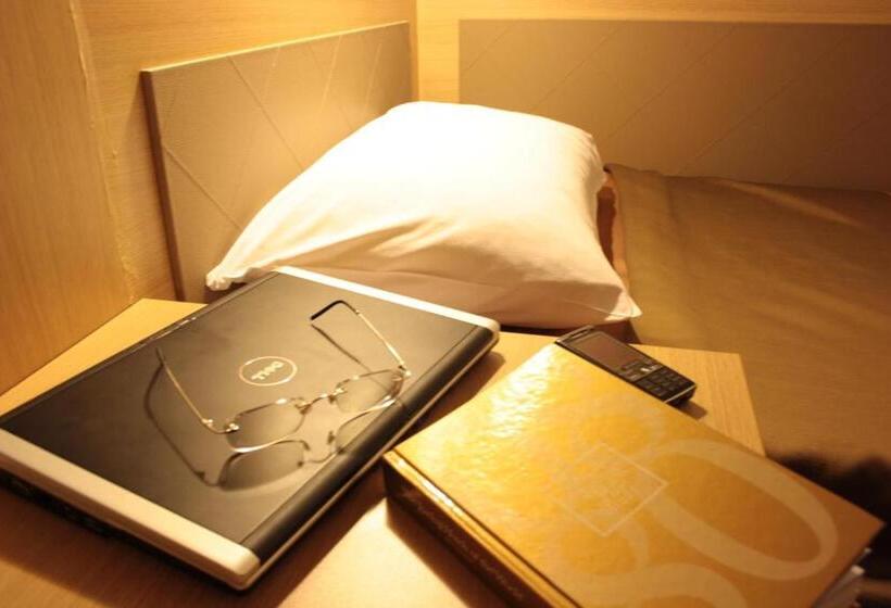 חדר סטנדרט, Arxhontiko Chris & Eve