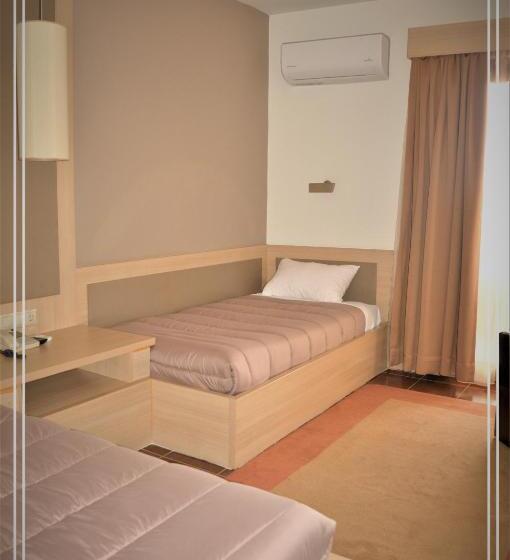 חדר סטנדרט, Arxhontiko Chris & Eve