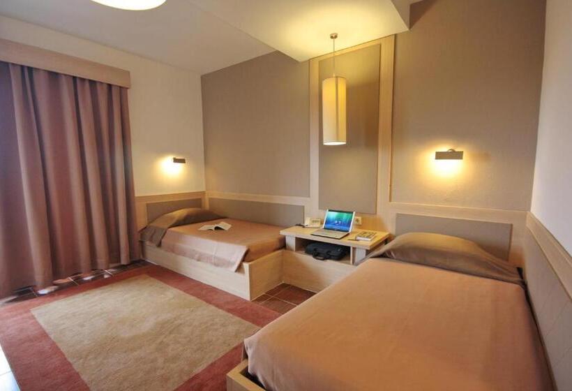 חדר סטנדרט, Arxhontiko Chris & Eve