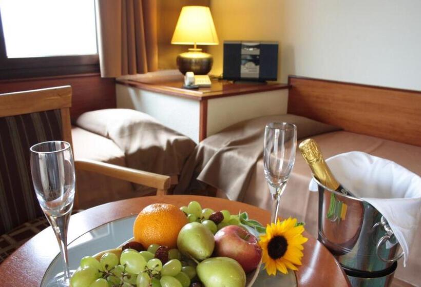 סוויטה, Arxhontiko Chris & Eve