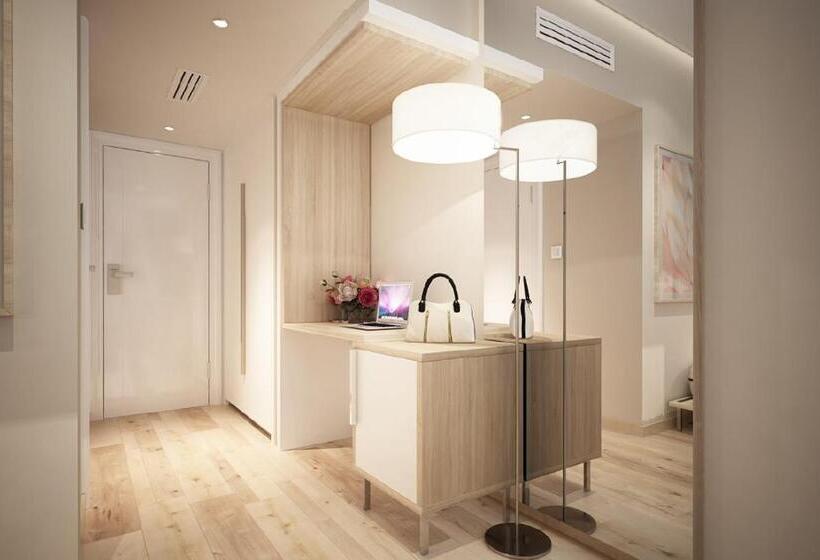 חדר דלוקס, Arxhontiko Chris & Eve