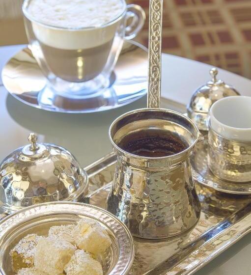 סוויטה דלוקס, Arxhontiko Chris & Eve