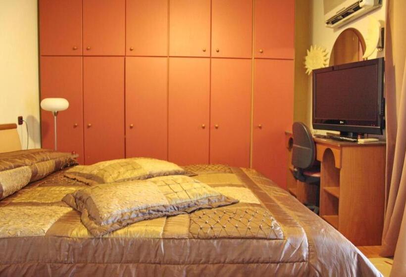 סוויטה נשיאותית, Arxhontiko Chris & Eve