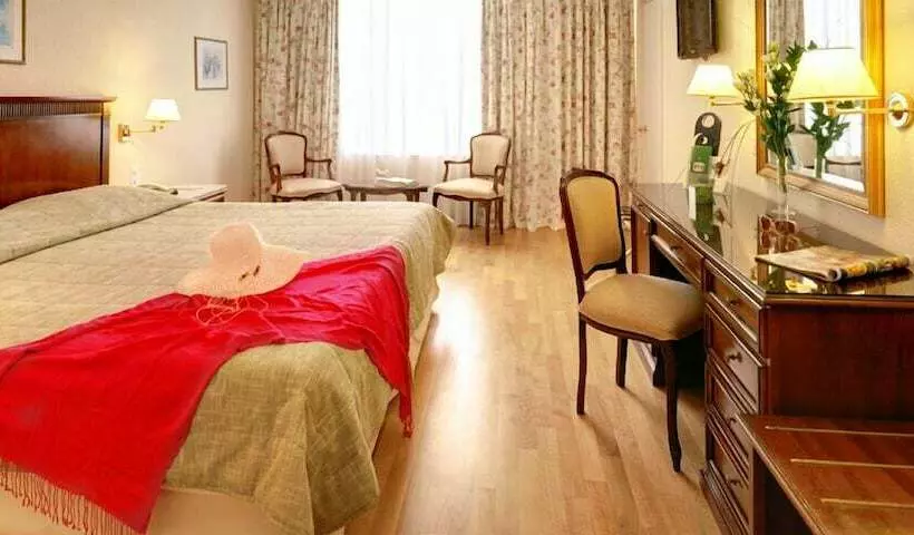 اتاق استاندارد با چشم‌انداز دریا, Corfu Palace