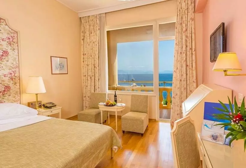 اتاق سوپریور با چشم‌انداز دریا, Corfu Palace