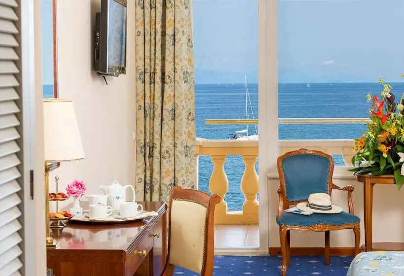 اتاق سوپریور با چشم‌انداز دریا, Corfu Palace