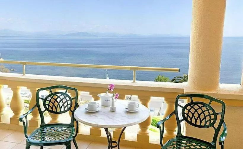اتاق سوپریور با چشم‌انداز دریا, Corfu Palace