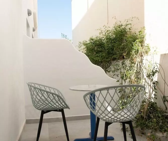 اتاق اکونومی, Cyclades