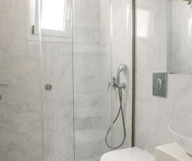 חדר אקונומי, Cyclades