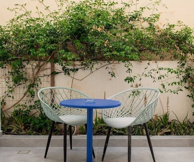 חדר אקונומי, Cyclades