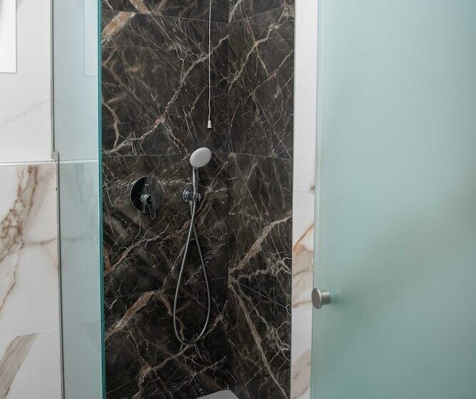 חדר אקונומי, Cyclades