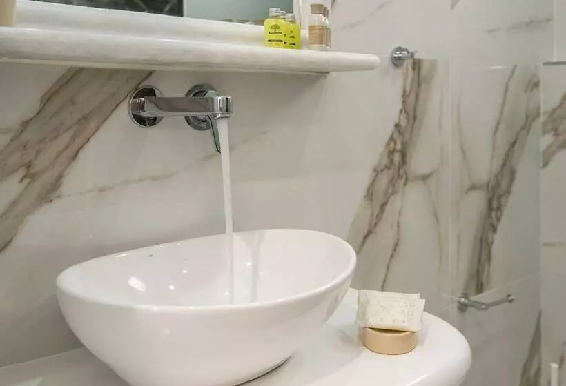 Economy Triple Room, Cyclades