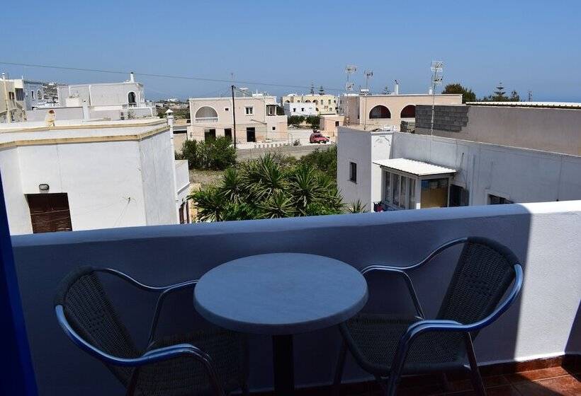 חדר סטנדרט לשלושה, Cyclades