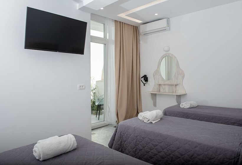 חדר סטנדרט לארבעה, Cyclades