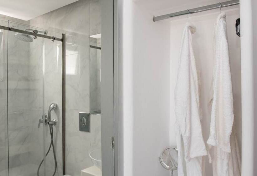 חדר משפחתי, Cyclades