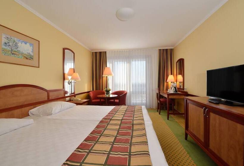 Номер Superior, Danubius Hotel Bük
