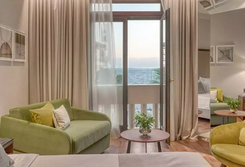 Superior-huone Merinäkymä, Electra Palace Thessaloniki