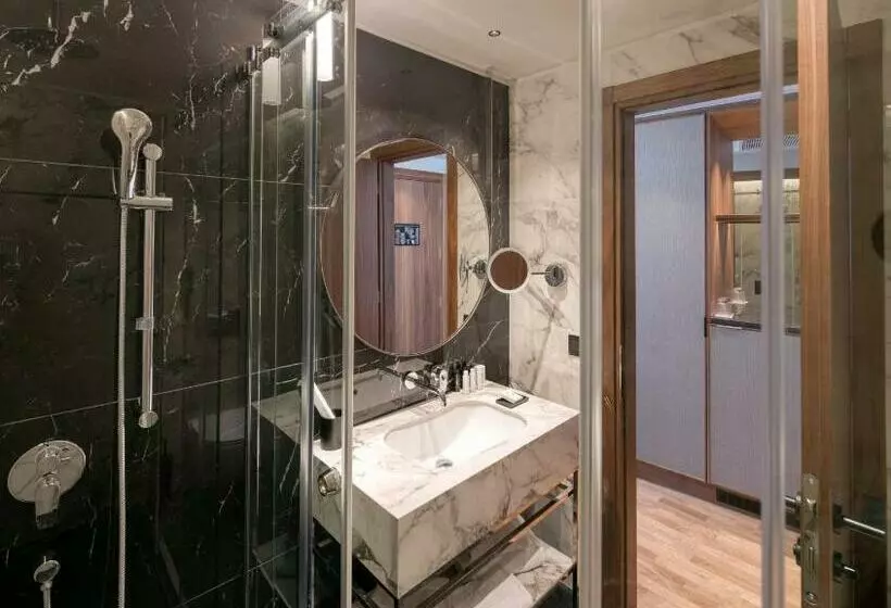 Superior Kolmen Hengen Huone Merinäkymä, Electra Palace Thessaloniki