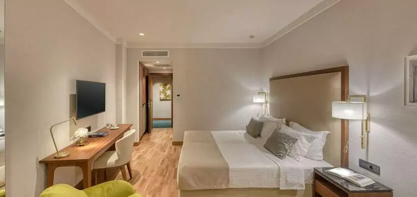 Superior Kolmen Hengen Huone Merinäkymä, Electra Palace Thessaloniki