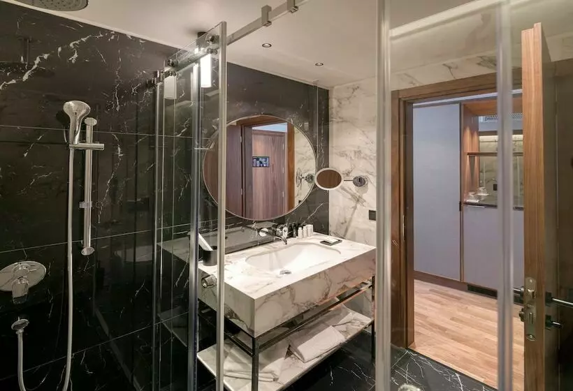 Superior Kolmen Hengen Huone Merinäkymä, Electra Palace Thessaloniki