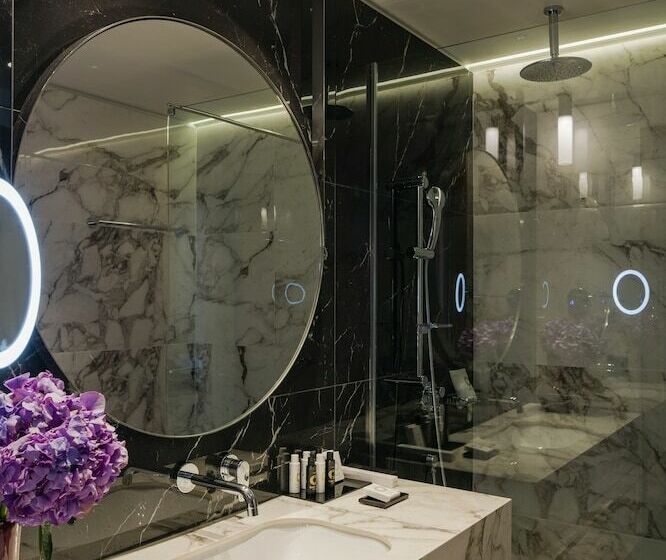 高级三人间, Electra Palace Thessaloniki