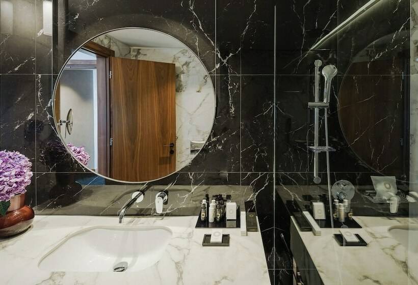 行政三人间, Electra Palace Thessaloniki