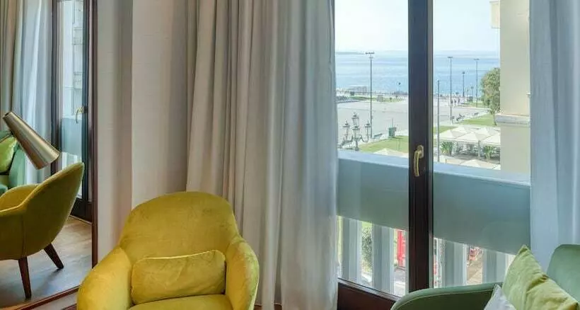 Superior-huone Näkymä, Electra Palace Thessaloniki