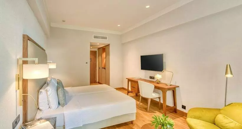 Superior Kolmen Hengen Huone, Electra Palace Thessaloniki