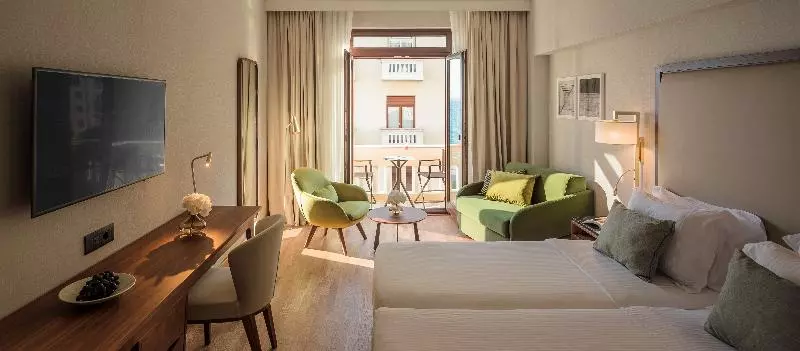Perhehuone, Electra Palace Thessaloniki