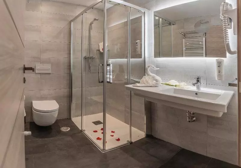 Perhehuone, Electra Palace Thessaloniki