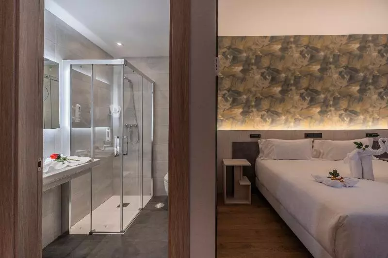 Perhehuone, Electra Palace Thessaloniki