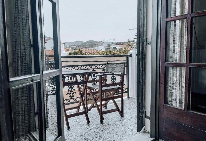 اتاق استاندارد, Eleni