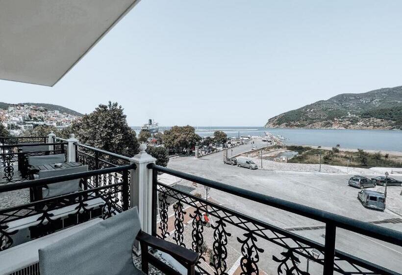 اتاق لوکس با چشم‌انداز دریا, Eleni