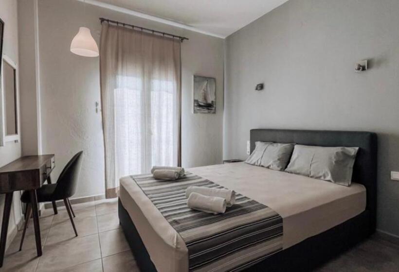 اتاق لوکس با چشم‌انداز دریا, Eleni