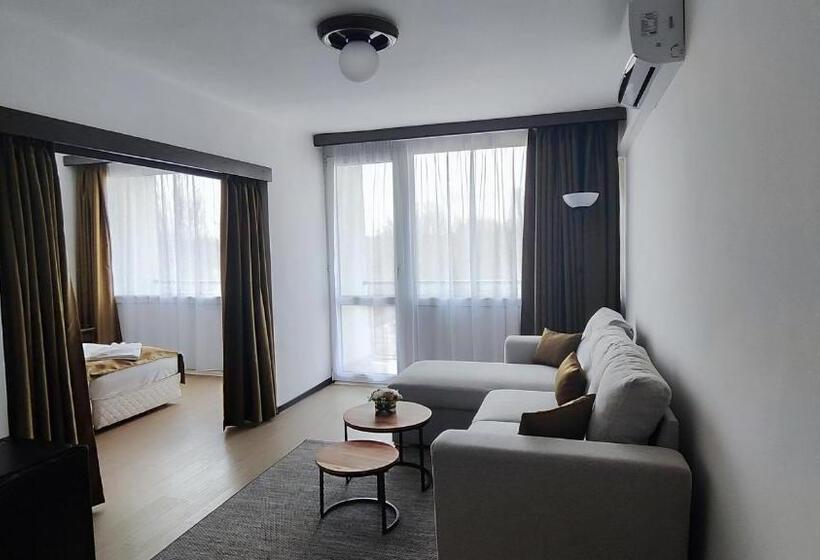 1 Bedroom Apartment Lake View, Európa