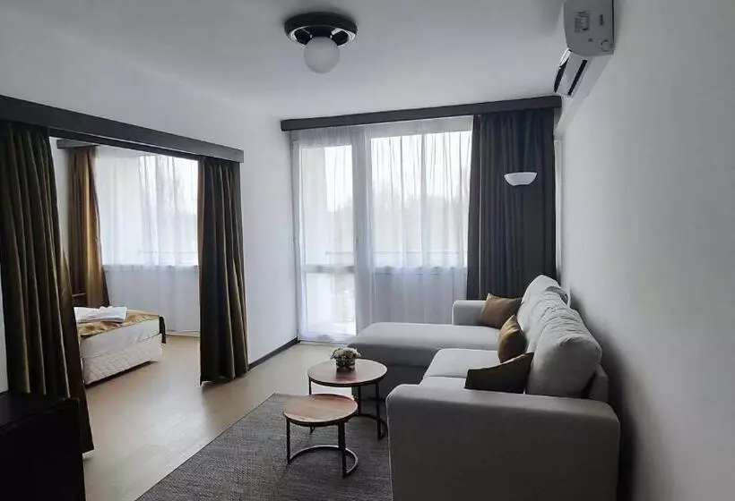 1 Bedroom Apartment Lake View, Európa