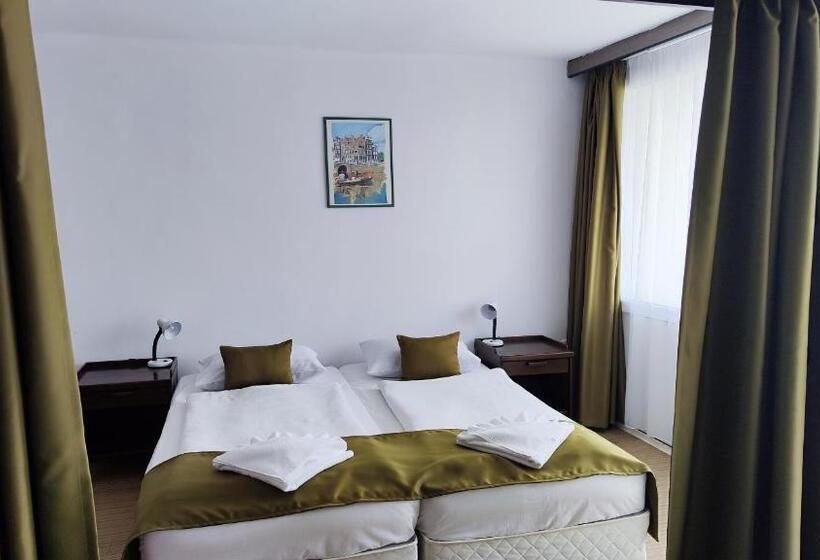 1 Bedroom Apartment Lake View, Európa