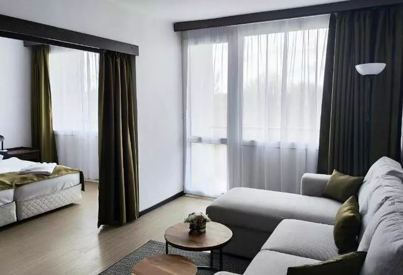 1 Bedroom Apartment Lake View, Európa