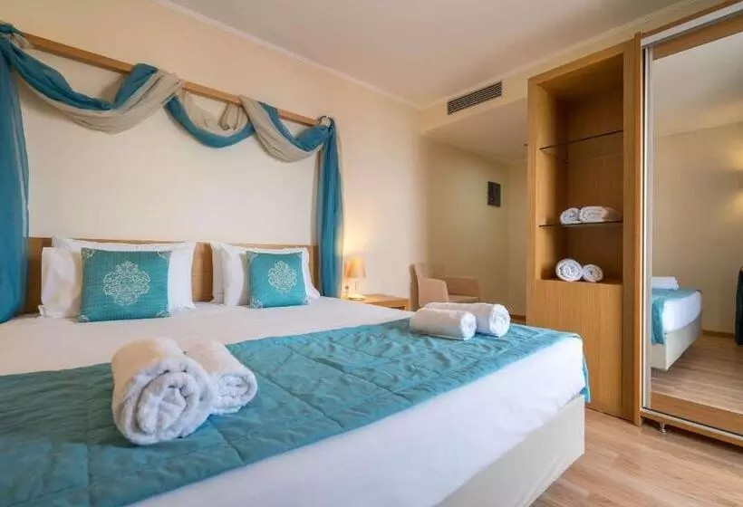 اتاق اجرایی با تخت بزرگ, Galaxy Beach Resort Bw Premier Collection
