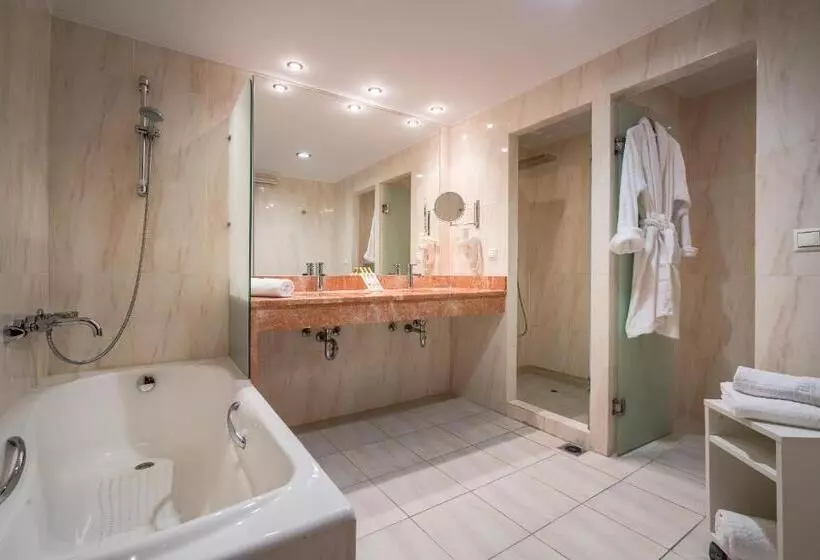 سوئیت با تخت بزرگ, Galaxy Beach Resort Bw Premier Collection